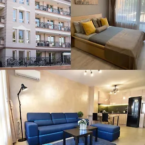 Kapana Luxury Center With Garage Apartment